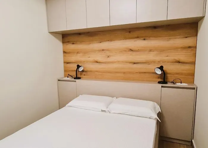 2v1 - Center 2 アパート *